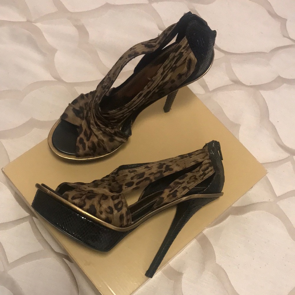 These will have heads turning. Open toe 4” heels lightly worn.